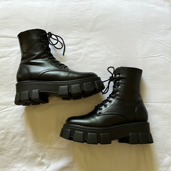 Combat boots - Picture 1 of 3